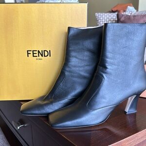 NWT Fendi Black Boots size42